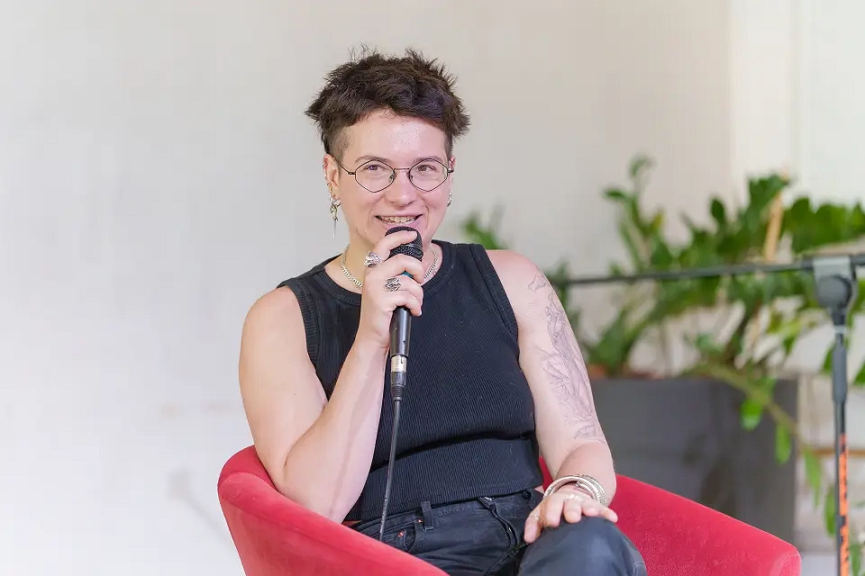 Incontro con la scrittrice Beatrice Salvioni